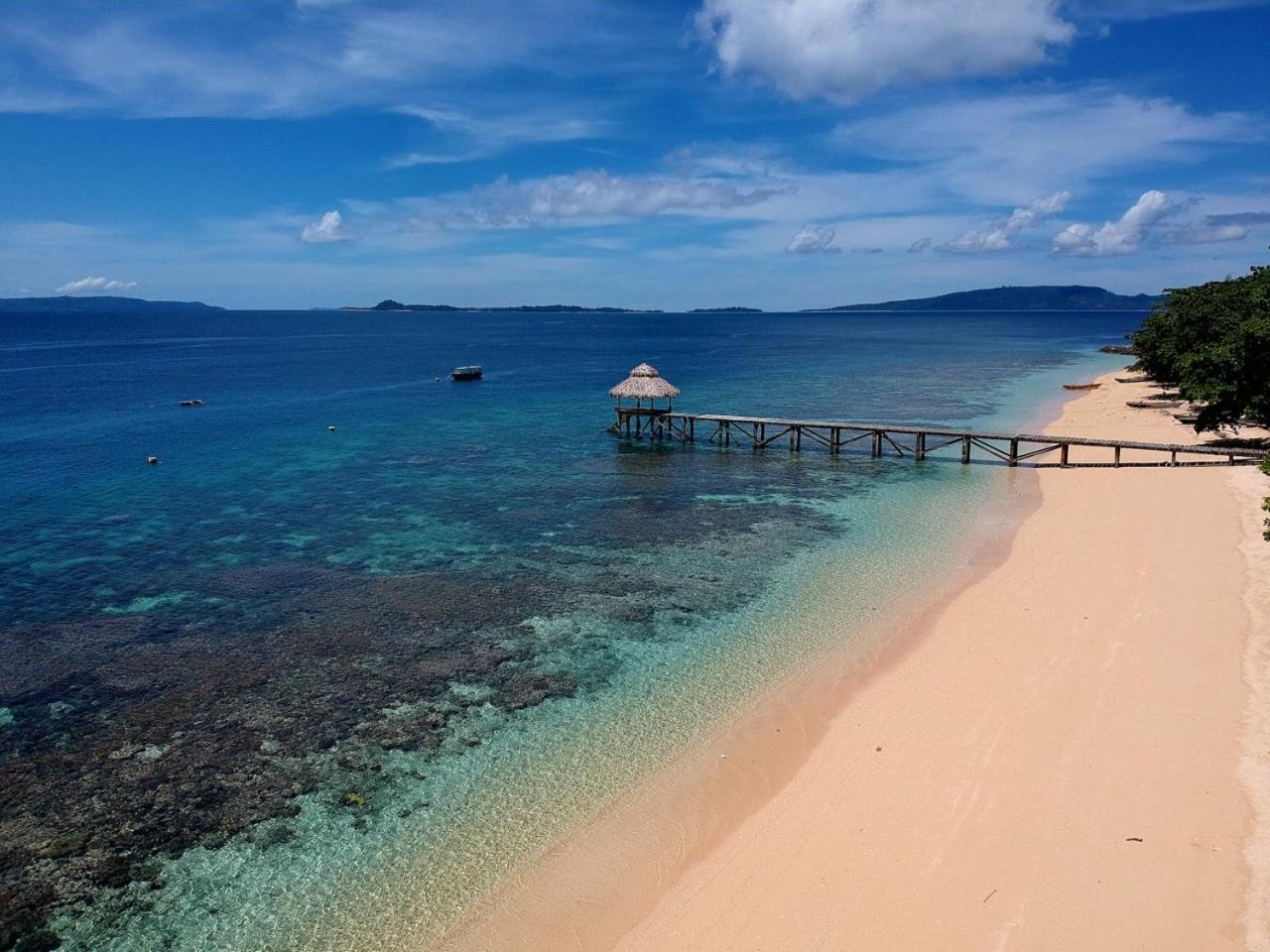 Coral Eye Boutique Resort And Marine Outpost Likupang Exterior foto